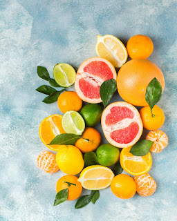 “vitamin c se bharpur fruits jaise santra aur nimbu”